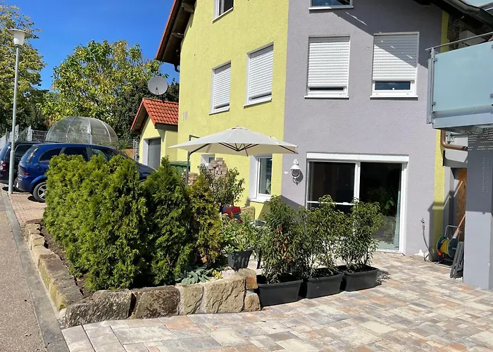 Sonnige Suedwohnung Mit Terrasse, Badesee