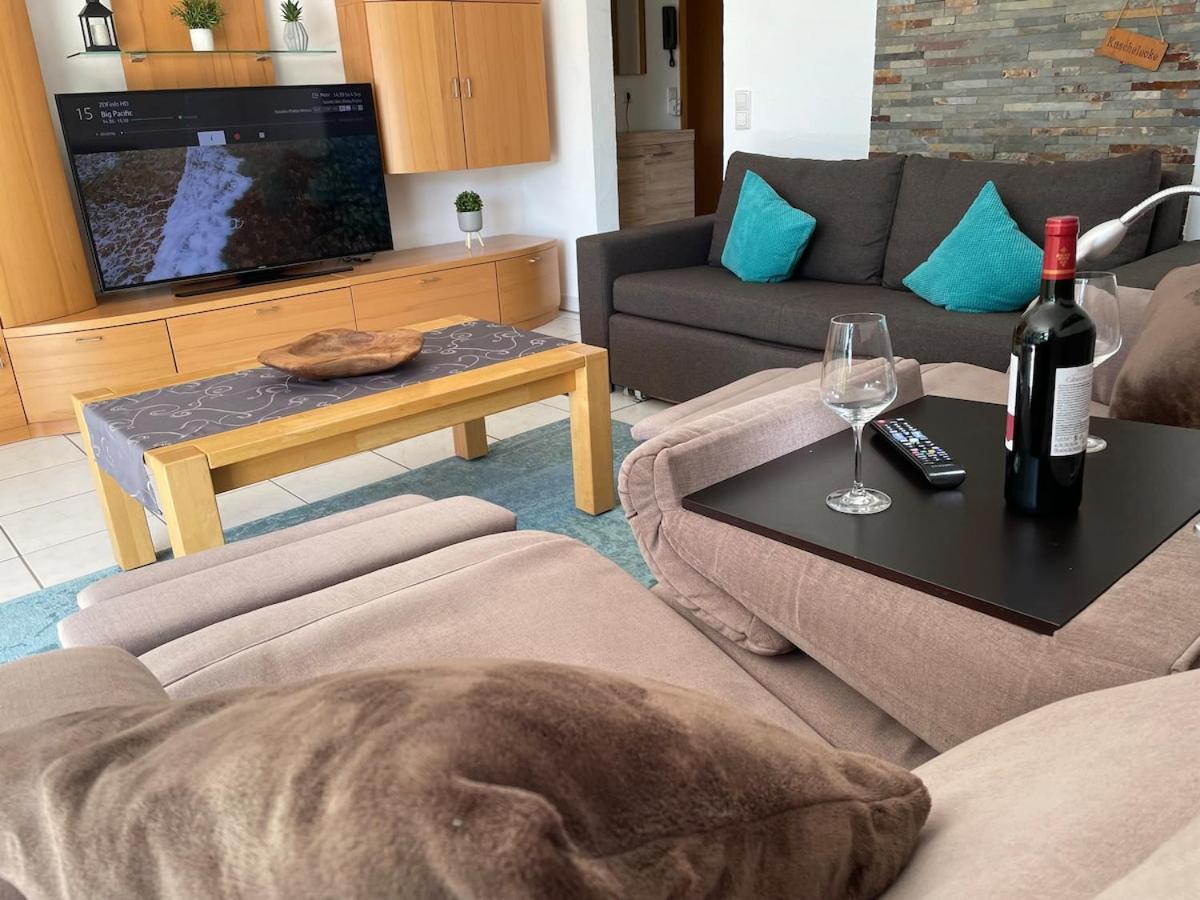 Sonnige Suedwohnung Mit Terrasse, Badesee Apartment *