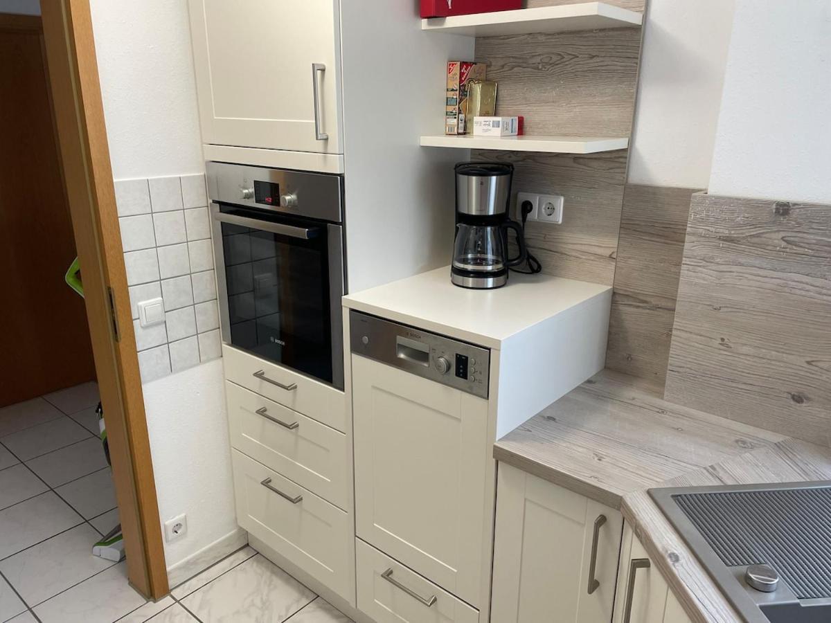 Sonnige Suedwohnung Mit Terrasse, Badesee Apartment *