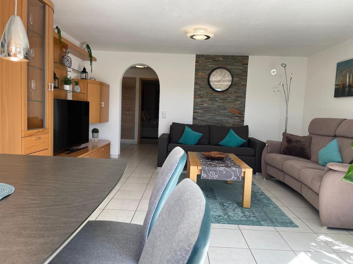 Sonnige Suedwohnung Mit Terrasse, Badesee