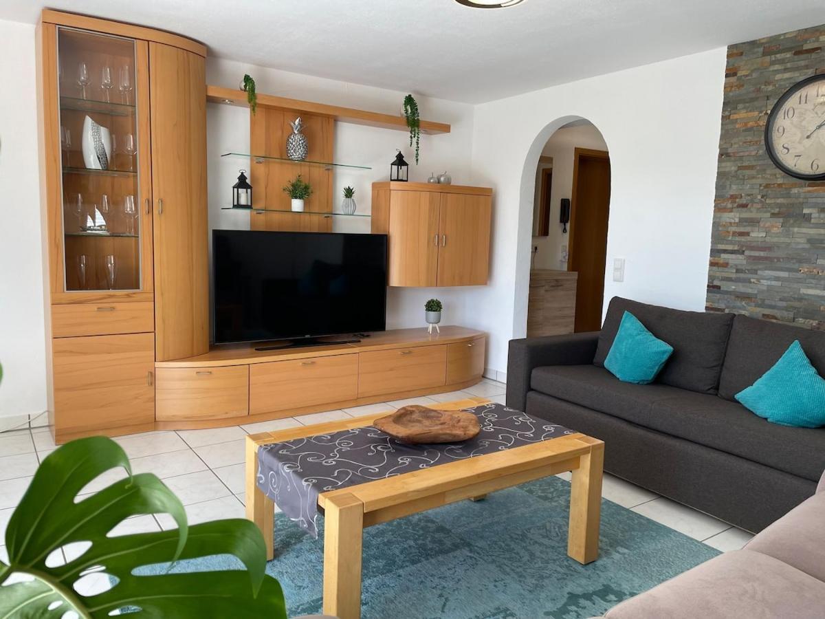 Sonnige Suedwohnung Mit Terrasse, Badesee *